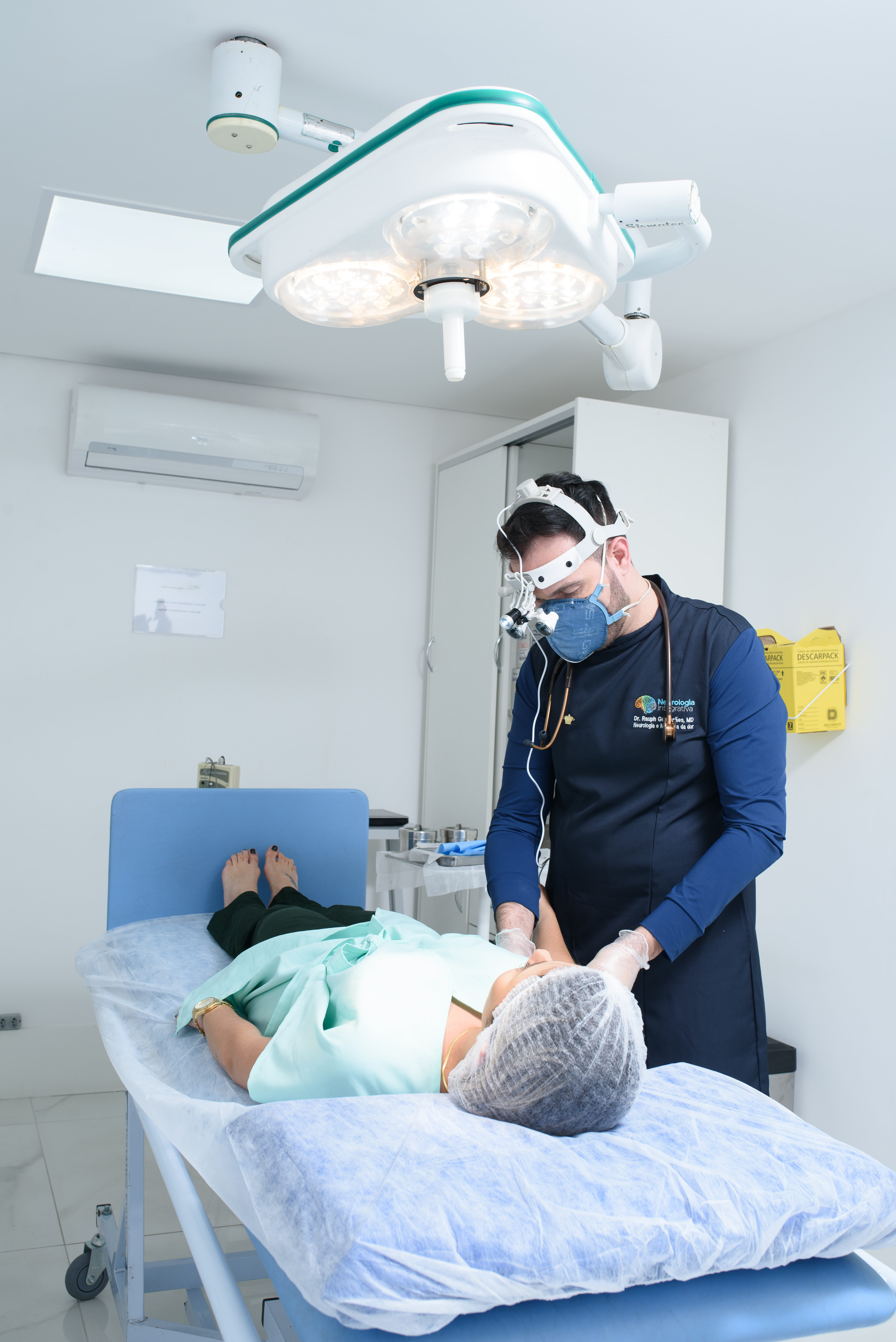 Dr. Rauph Guimarães em consulta